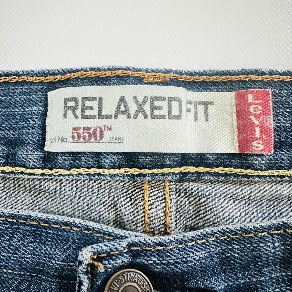 Levi's 550 Relaxed Fit Jeans Men's 44x30‎ Blue Denim Straight Leg Distressed Hem - Picture 2 of 11